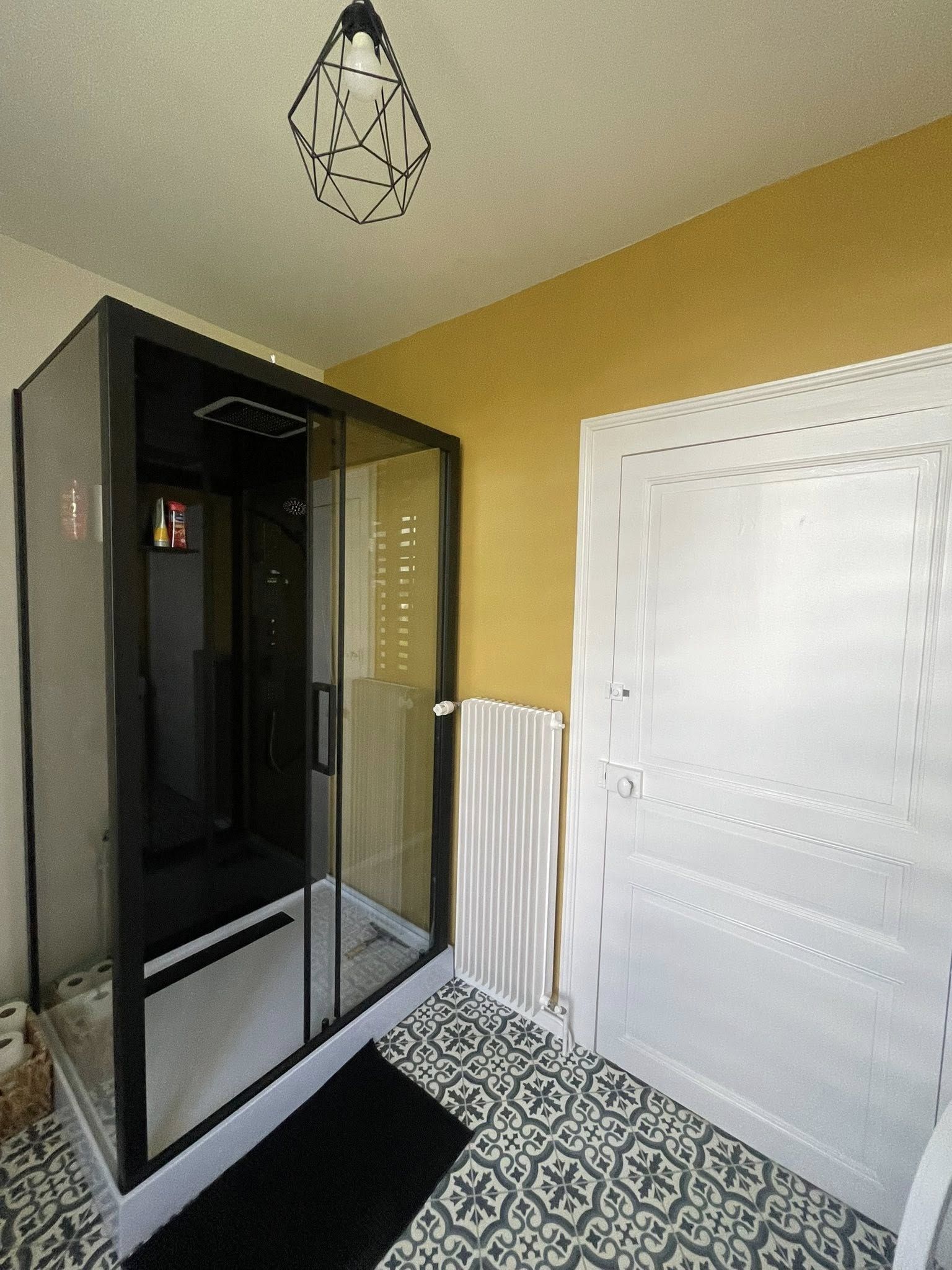 Coup de peps pour cette salle de bain !